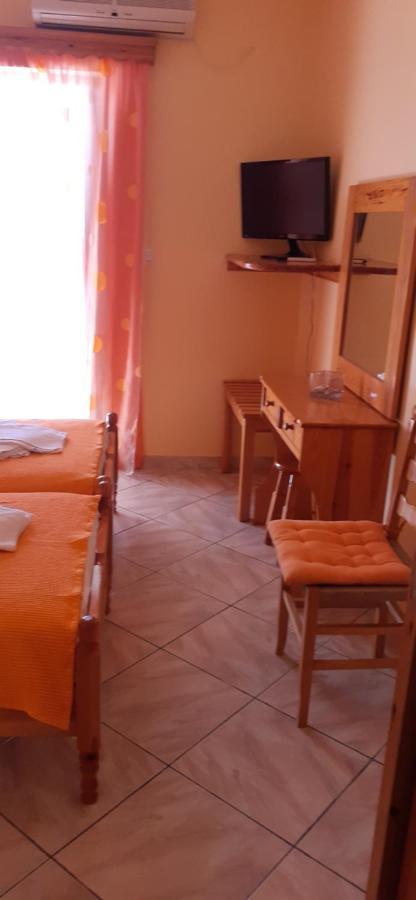 Poros TownTo Spiti Tis Eirinisアパートメント エクステリア 写真